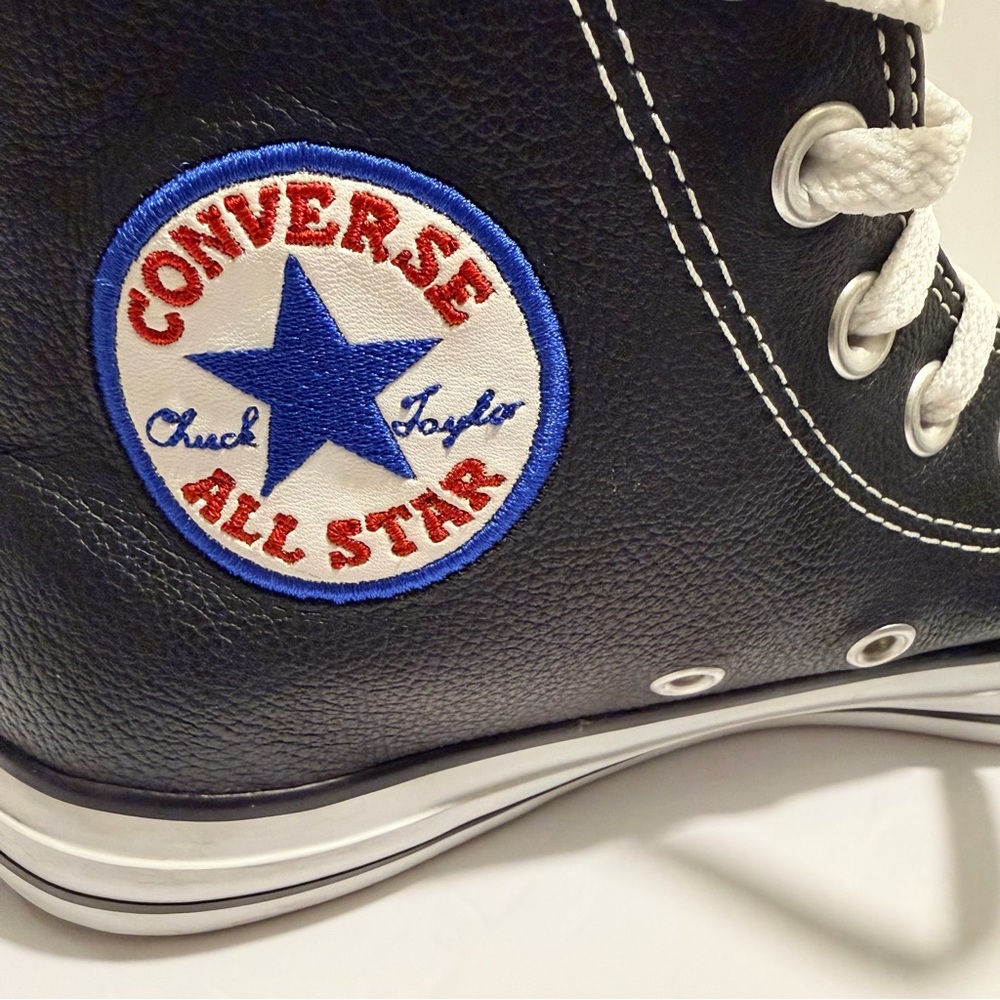 Converse Chuck Taylor All Star Leather High Top Sneaker in Black . - Picture 5 of 8